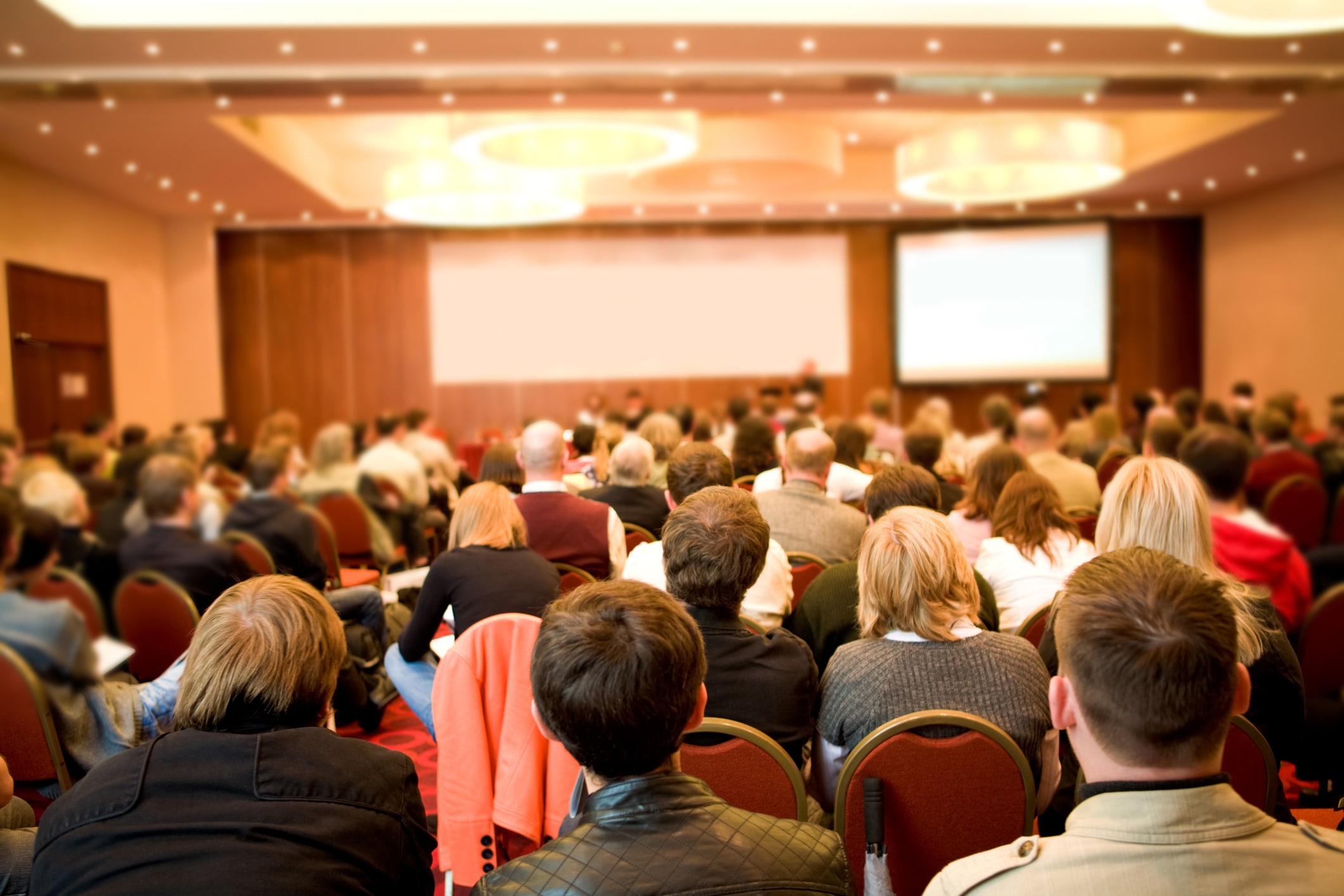 Comment diffuser en direct une conférence d'affaires - session plénière