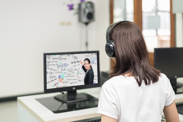 Software de retransmisión en directo para impartir clases en línea