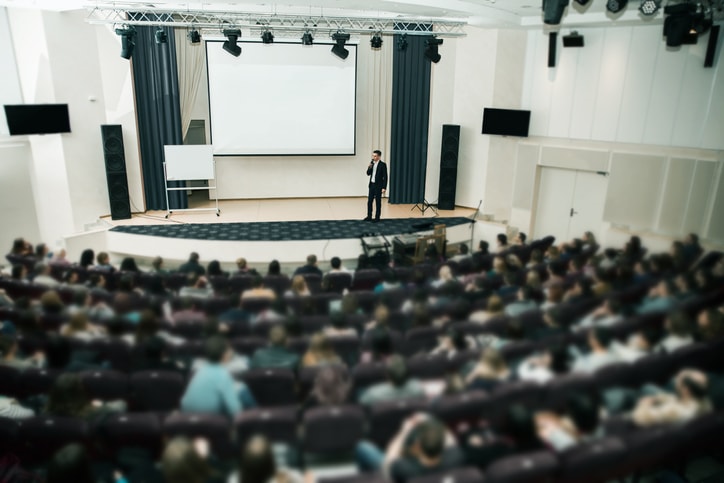 Soluções de transmissão em conferência  