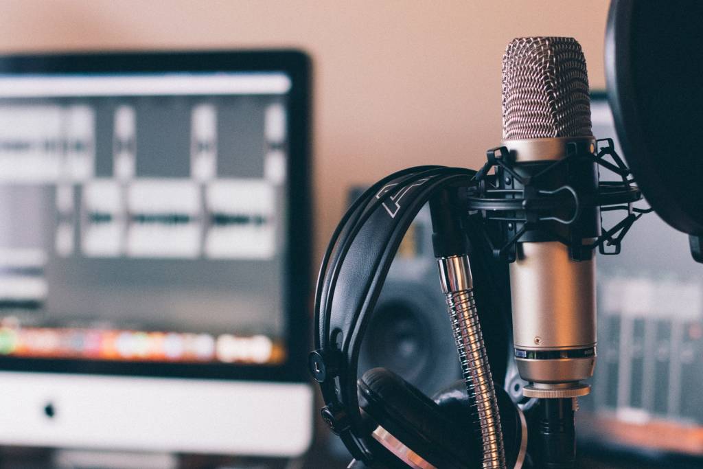 É importante escolher o melhor software de gravação de podcasts que se adapte às suas necessidades.  